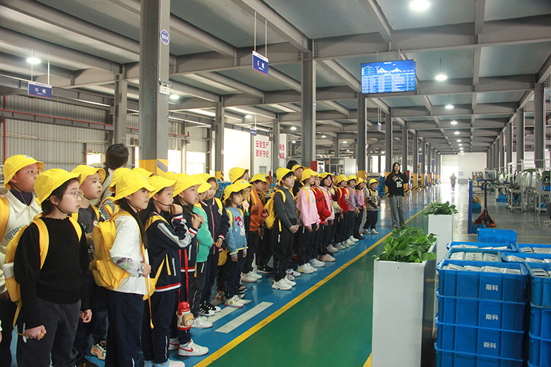 逸夫小學(xué)三年級國際班師生走進(jìn)斯科，開啟研學(xué)之旅